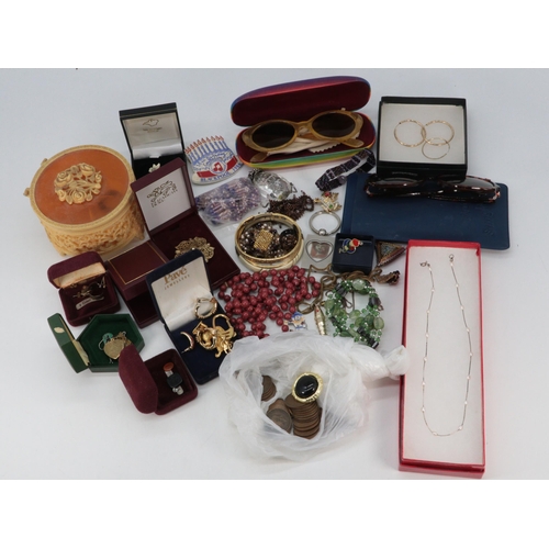 329 - A good quantity of assorted costume jewellery and wristwatches