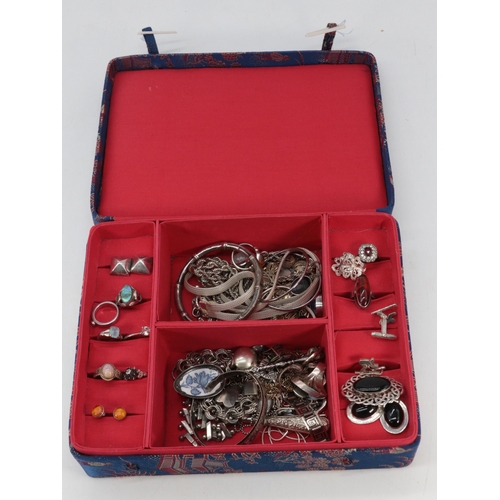 331 - Quantity of silver jewellery