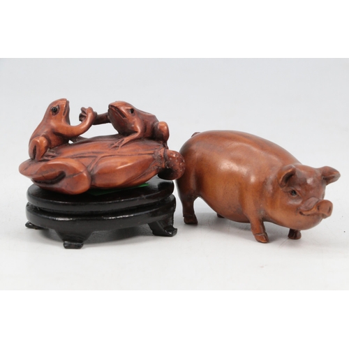 63A - A Japanese nesuki in the form of a pig made from boxwood together with another of frogs armwrestling... 