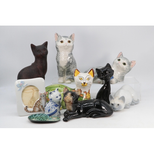 44 - A selection of assorted cat ornaments to include Staffordshire Just Cats & Co etc