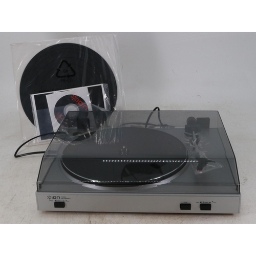 196 - USB Turntable/Vinyl archiver in original box trade/spares/repairs