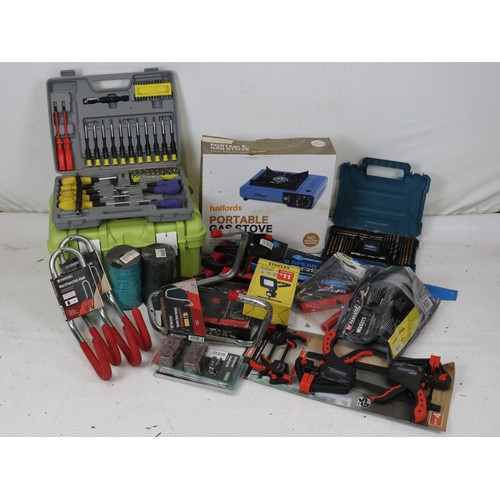 170 - A quantity of hand tools including saws, clamps, hooks, keter storage box etc mix of used and unused