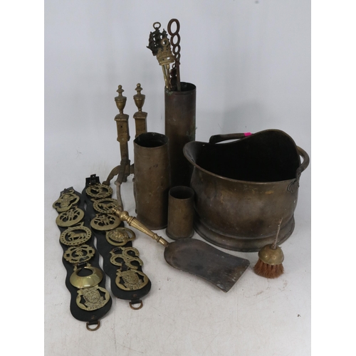 420 - Quantity of brass ware to include horse brasses, coal scuttle etc