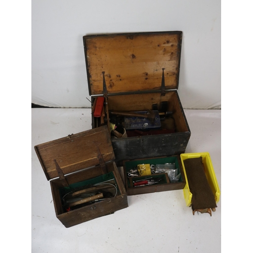 423 - Two wooden tool chests containing a variety of tools