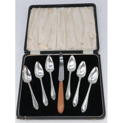 31 - A cased set of six silver grapefruit spoons together with a non associated knife