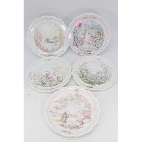 567 - Two sets of 4 Royal Doulton Wind in the Willows collectors plate and single Royal Albert Tom Kitten ... 