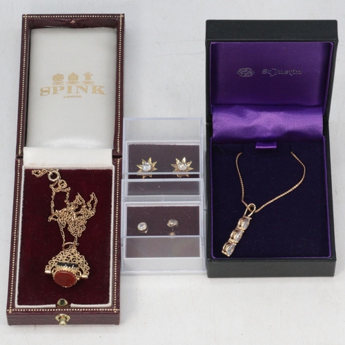 288 - 9ct gold chain and pendant together with 9ct gold fine chain and 9ct gold fob seal pendant set with ... 