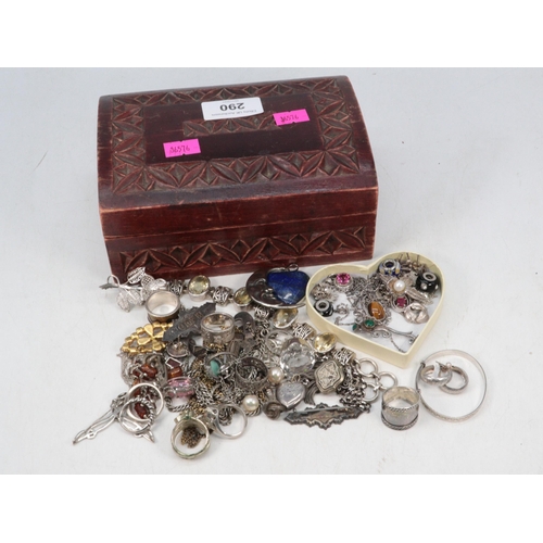 290 - A selection of assorted silver to include rings, chains, brooches etc