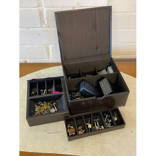 584 - A quantity of gentleman's cufflinks, in fitted jewellery box with a gift set