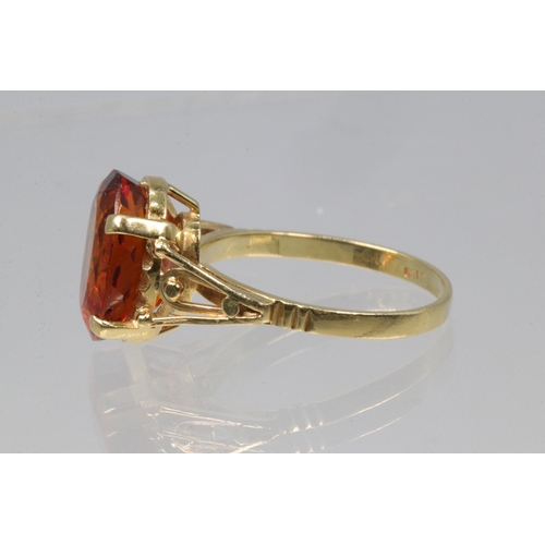 282F - 18ct gold ring with large stone approx 4.2 gm