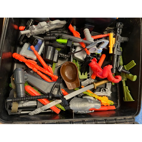 544 - Large quantity of Hasbro Action Man toys including figures, vehicles and clothing