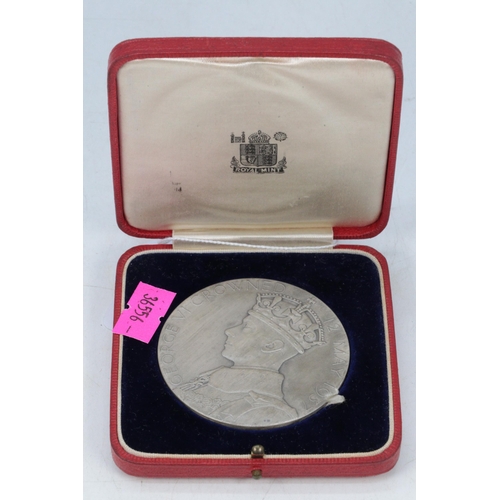 15 - A 1937 Coronation medal in original presentation box