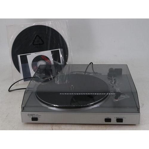 151 - USB Turntable/Vinyl archiver in original box trade/spares/repairs