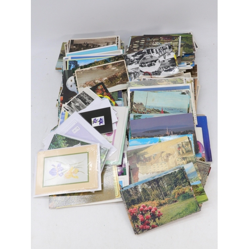 251 - A quantity of assorted postcards to some local interest, kilo-ware, assorted