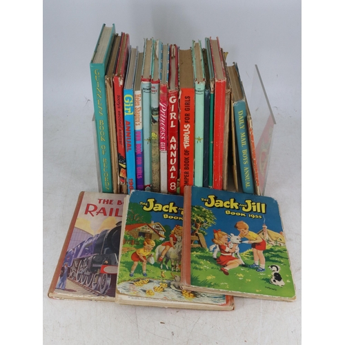 168 - A quantity of vintage children's annuals.