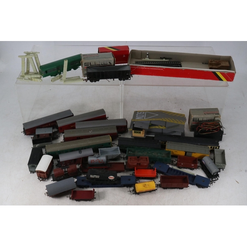 237 - Carton of model railway rolling stock and accessories.