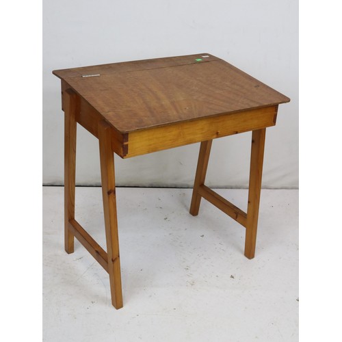 120 - A childs desk measuring approx. 53w x 39d x 57cmh