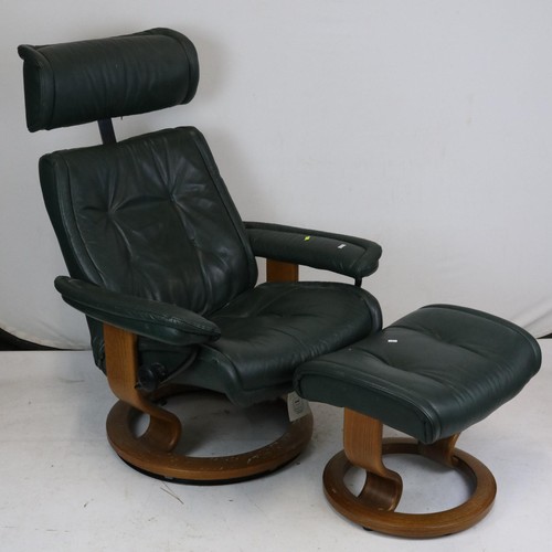 147 - An Ekornes Stressless recliner in green with footstool. In need of a clean.