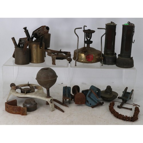 242A - A quantity of vintage burners, heaters etc..