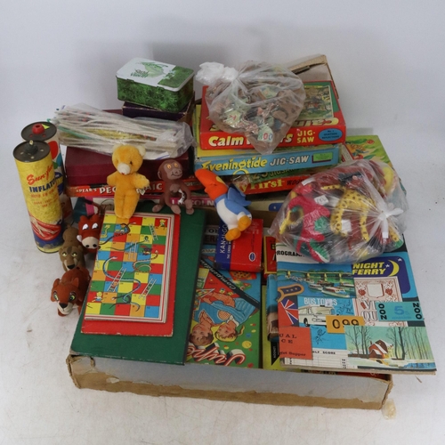 226 - Quantity of vintage games, puzzles and other toys.