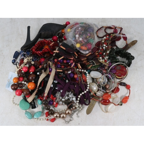 239 - A collection of costume jewellery to include a few wrist watches.