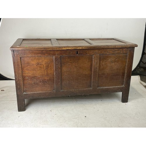 119 - Antique oak chest / coffer measures approx. 125cmW x 54cmD x 68cmH