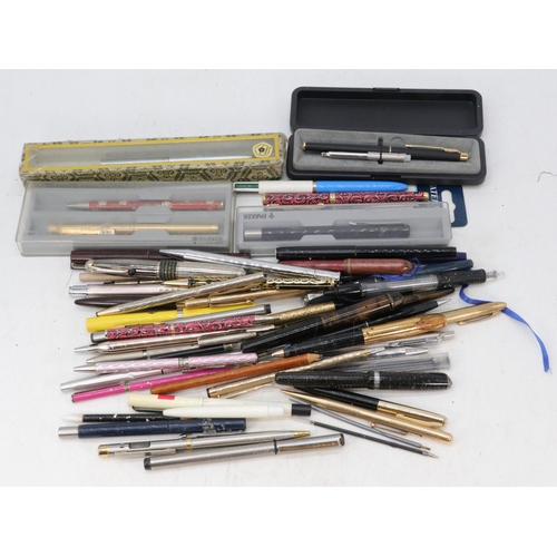 68 - Good selection of assorted Vintage and later pens, fountain pens, Parker, Watermans and more