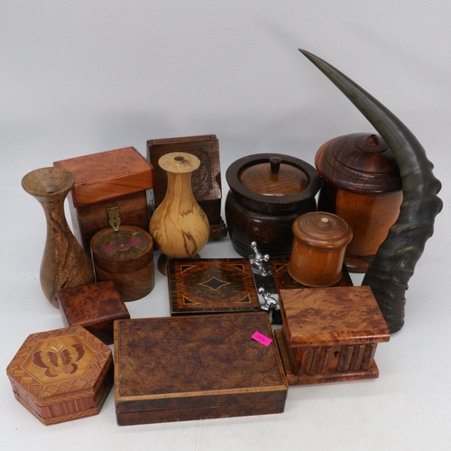 267 - Selection of treen and other wooden boxes, containers etc