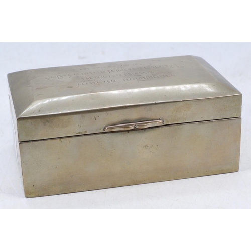 14 - Continental Thai silver cigarette box, cedar lined with an overall weight of approx. 331g