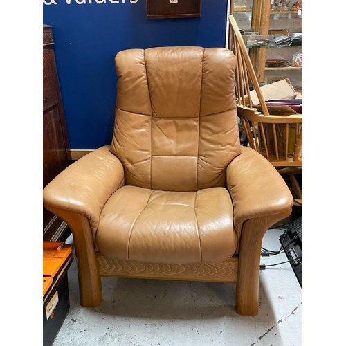 209 - Ekornes Stressless three seater settee and two matching armchairs