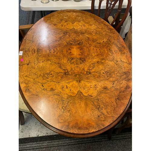 333 - Antique walnut loo table and four chairs