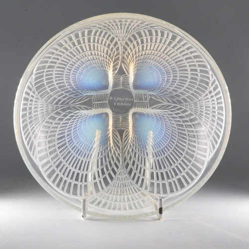 66 - R. Lalique France opalescent moulded dish (approx. diameter 16cm, Height 7cm)