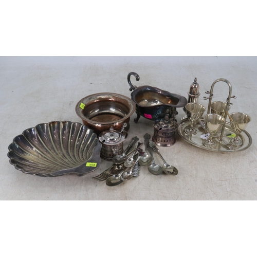 33 - Quantity of silver plated ware together with a small quantity of costume jewellery with Mallorca pea... 