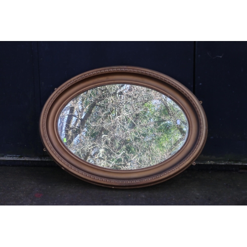 88 - An oval mirror in gilt frame measuring approx. 96 x 71cm