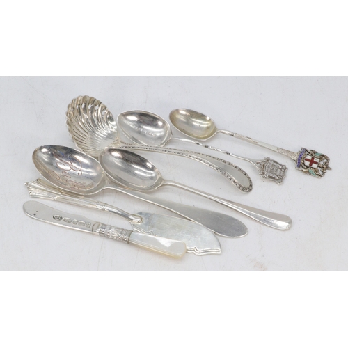 18 - A selection of silver hallmarked cutlery to include teaspoons, clam shaped sifter spoon, souvenir sp... 