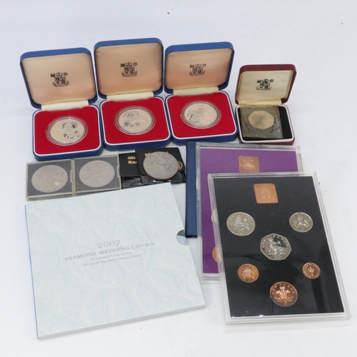 71 - Three cased silver jubilee 