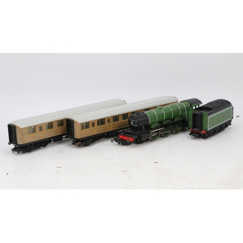 339 - Hornby Flying Scotsman locomotive with tender and two carriages