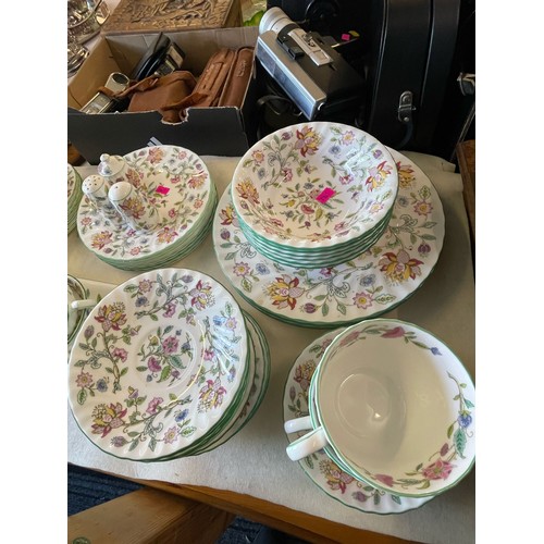 326 - Large quantity of Mintons Haddon hall table ware