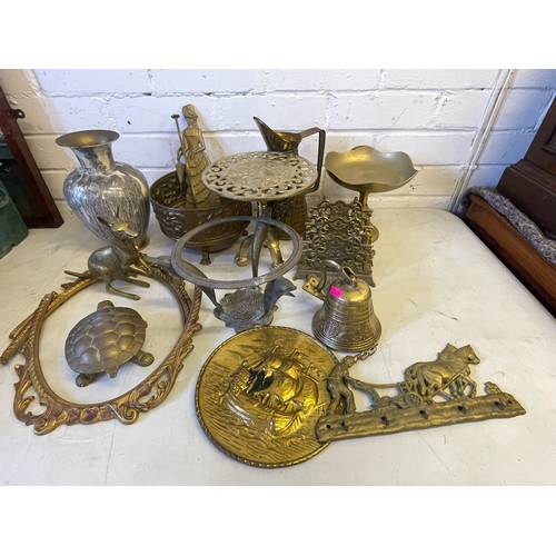 464 - Assorted Brass to include stands, planters etc