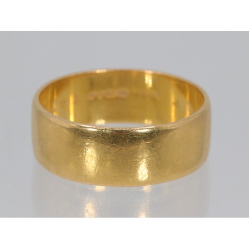 183 - A 22ct gold band (approx. weight 7.2g)