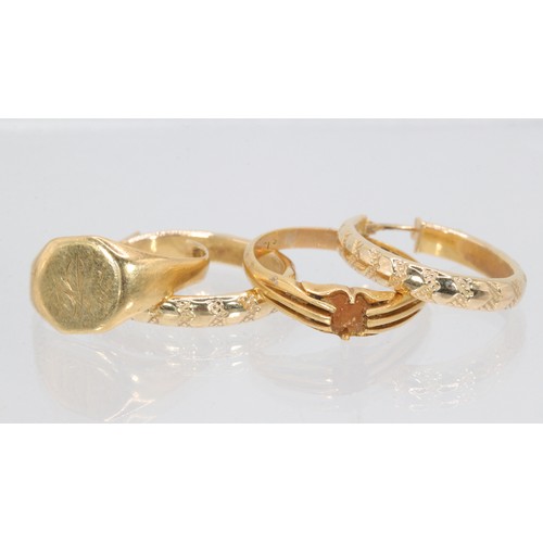 190 - A pair of 9ct gold earrings together with a broken yellow metal signet ring and an 18ct gold ring (s... 