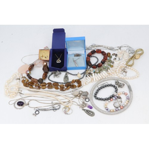 217 - A selection of assorted costume jewellery to include silver chains and pendants, simulated pearls et... 