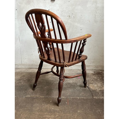 180 - A vintage Windsor elbow chair