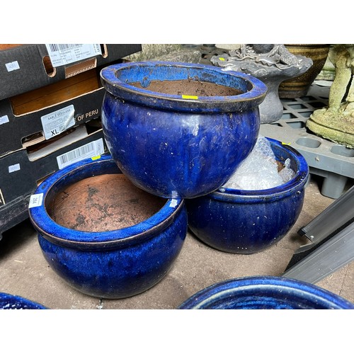 284 - Three similar blue cauldron shaped planters