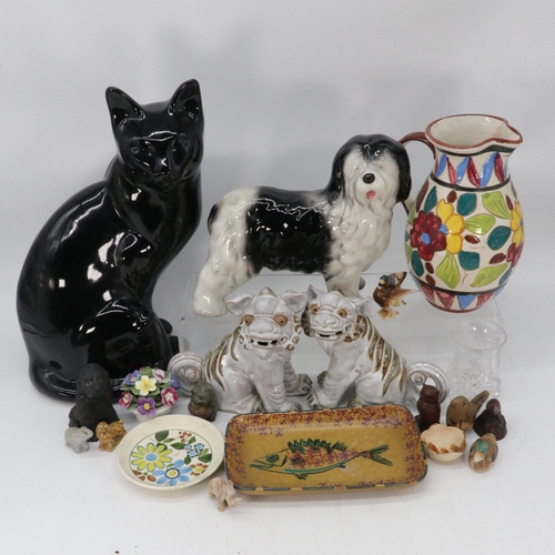 145D - A selection of assorted ceramics to include Babbacombe tall pottery cat, blue china temple dog, othe... 