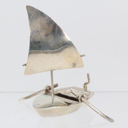 22 - An Egyptian silver hallmarked Felucca boat (approx. 68g, 11cm tall)