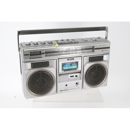 32 - Hitachi TRK=8300E Boom box 