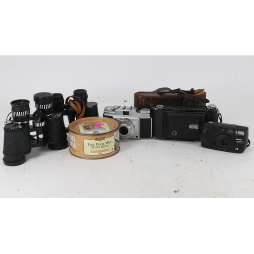 109 - Selection of vintage Cameras to include Nettar Zeiss Ikon bellows, Tasco binoculars, Octra binocular... 