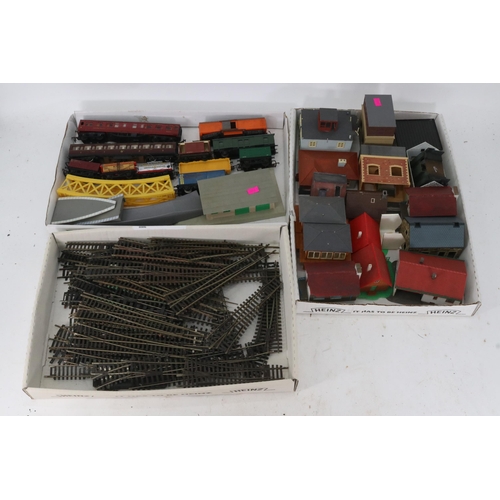 154 - 3 trays of OO  coaches/wagons/buildings/track