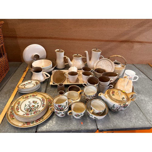 228 - A selection of assorted china to include Poole Pottery twin tone, Maddock ceramics etc